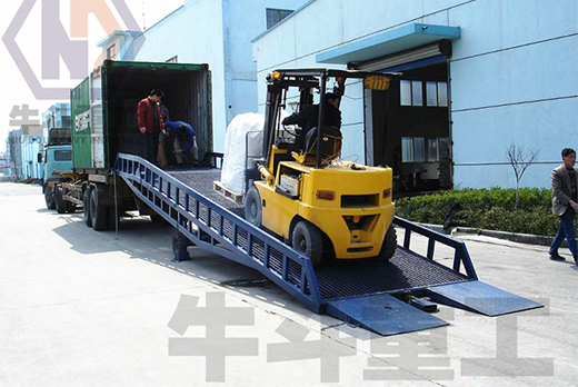 移動(dòng)式登車(chē)橋