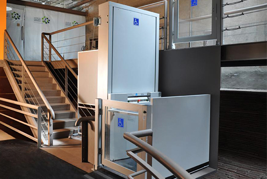 車(chē)用無(wú)障礙升降平臺(tái)