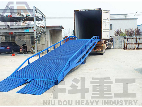 集裝箱裝車(chē)移動(dòng)平臺(tái)