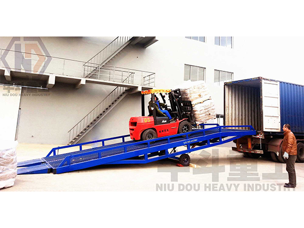 碼頭貨物裝卸平臺(tái)