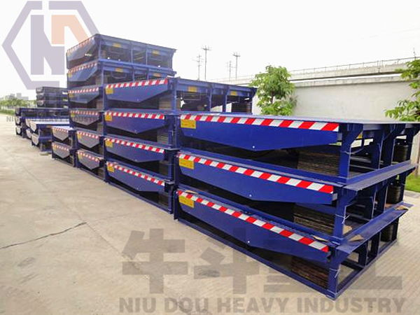 固定式液壓登車橋/庫房裝卸專用平臺(tái)