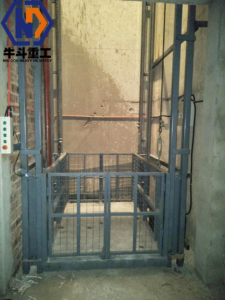 導(dǎo)軌式液壓升降貨梯